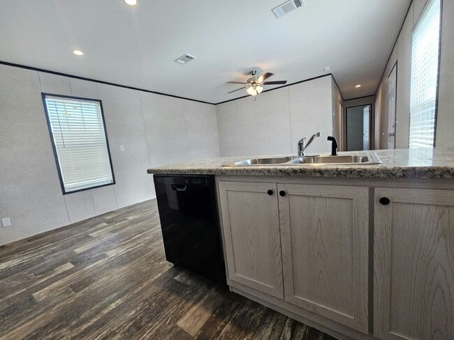 Building Photo - 1023 Myakka Dr