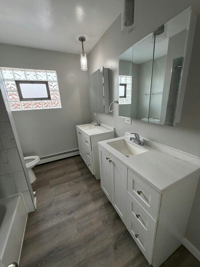 Building Photo - 5358 S Narragansett Ave