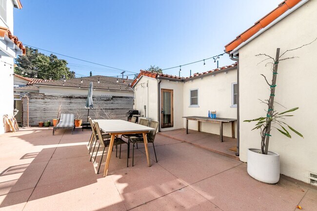 Building Photo - 1858 Westerly Terrace