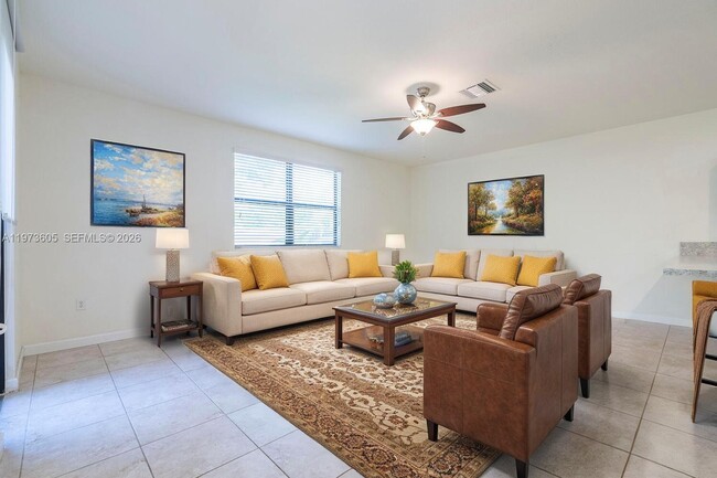 Building Photo - 516 SE 35 Ave