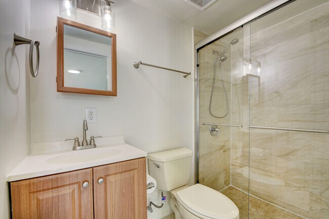 Building Photo - 1749 15th Ave N