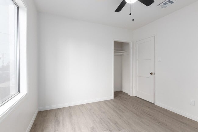 Building Photo - 4810 Iroquois Ave