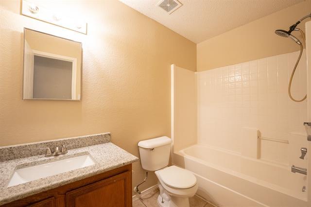 Building Photo - 1420 Bumble Bee Dr