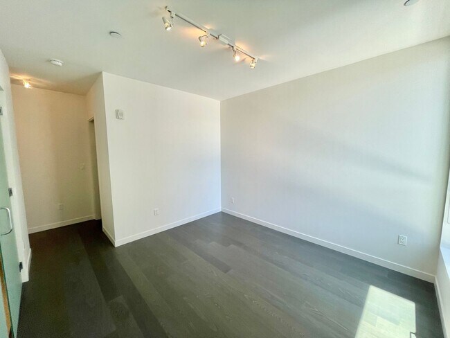 Building Photo - 2BR/2BA Inner Mission Boutique Condo w/Parking, Storage, Laundry – PROGRESSIVE