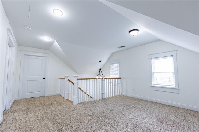 Building Photo - 2288 Oakview Rd NE