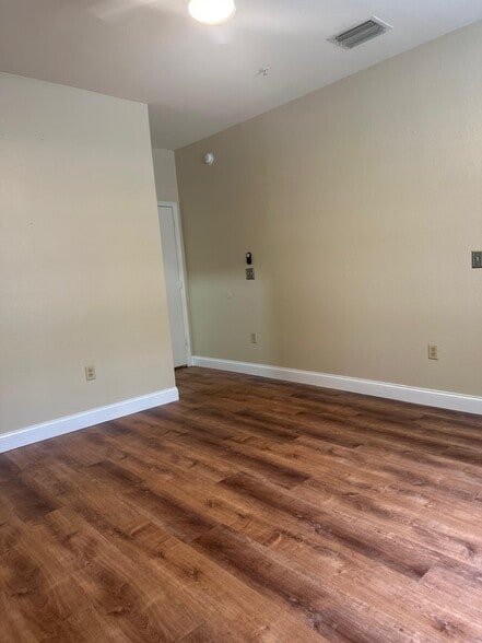 Building Photo - 107 Vista Verdi Cir