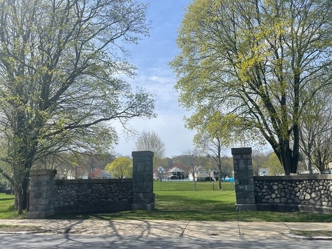 Building Photo - 276 Albion St