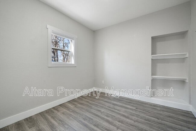 Building Photo - 2339 S Acoma St