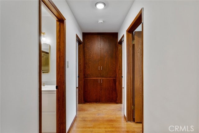 Building Photo - 983 W 10th St