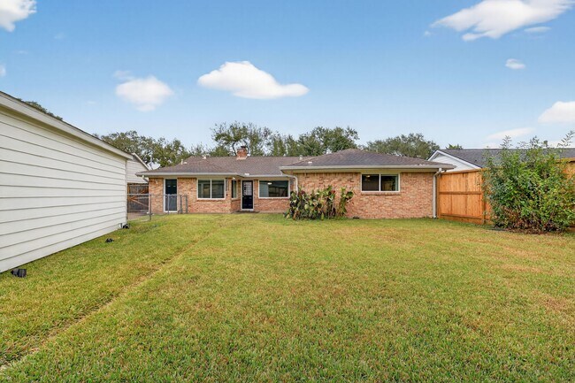 Building Photo - 6031 Rutherglenn Dr