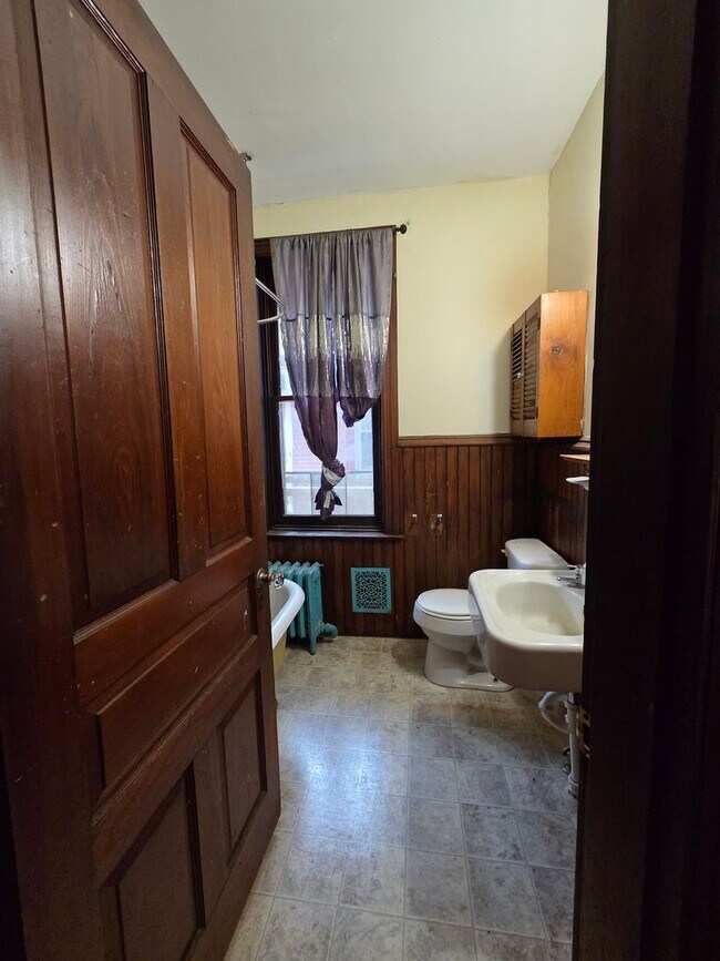 Building Photo - 28 S Hartley St