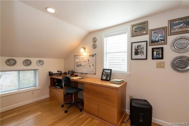 Building Photo - 401 Nichols St