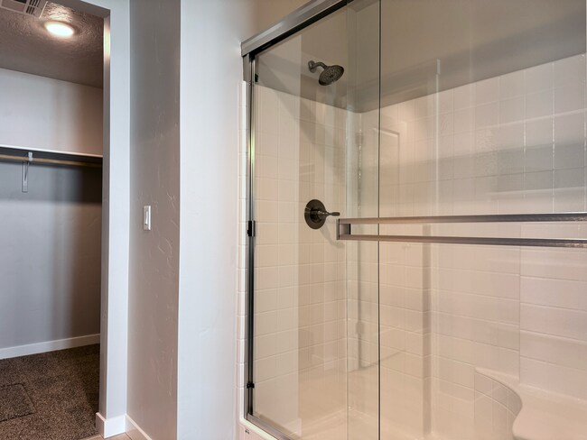 Building Photo - 10330 Crystal Ridge Dr