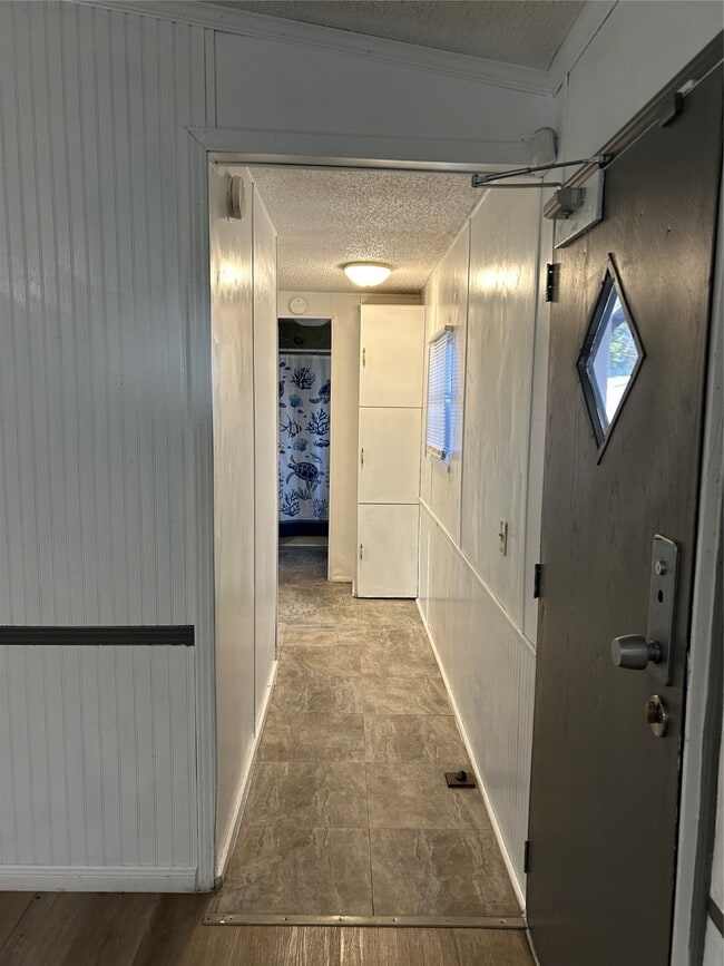 Building Photo - 10014 Cedar Landing Dr