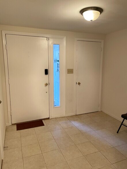 Building Photo - 8315 Countryside Ln