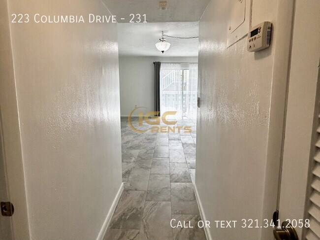 Building Photo - 223 Columbia Dr