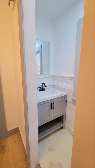 Building Photo - 512 NW 15th Ter