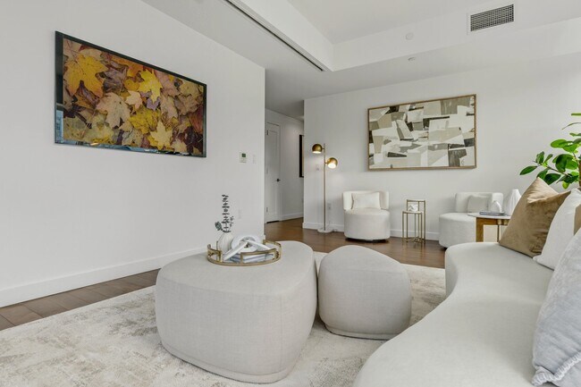 Building Photo - 800 AVENUE AT Port