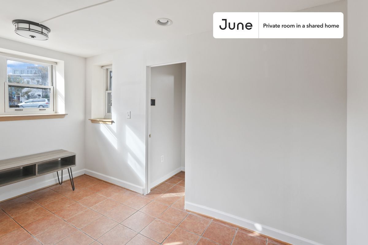 Building Photo - Room in Shared 3 bed/2.5 bath home