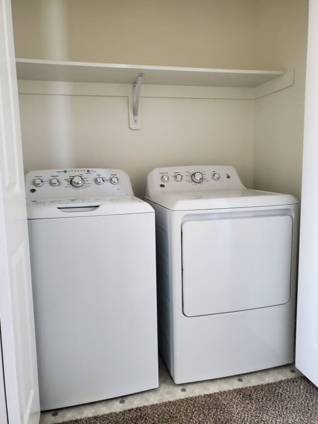 Building Photo - Adorable 3-Bedroom Townhome with 2-Car Garage in Cedar City