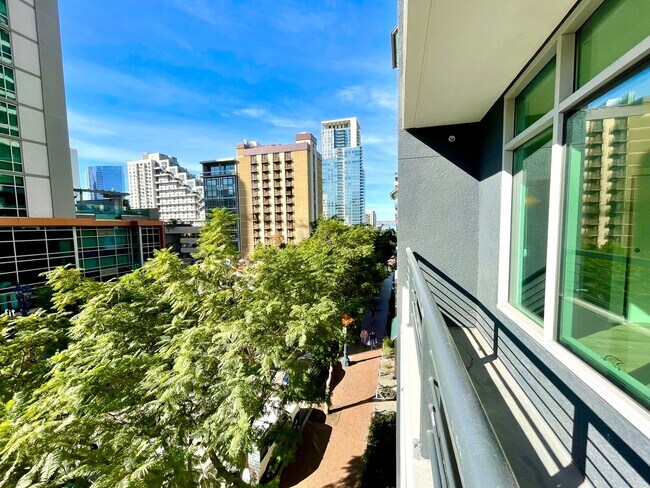 Building Photo - Renovated 2 Bedroom 2 Bathroom Condo in Li...