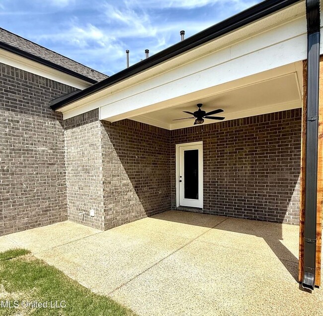 Building Photo - 607 Sunflower St