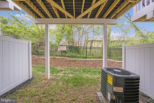 Building Photo - 7233 Mountaineer Dr