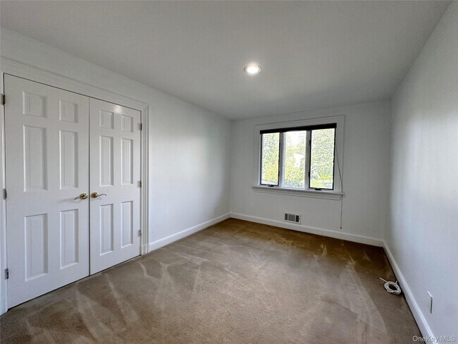 Building Photo - 1090 Bayhead Dr