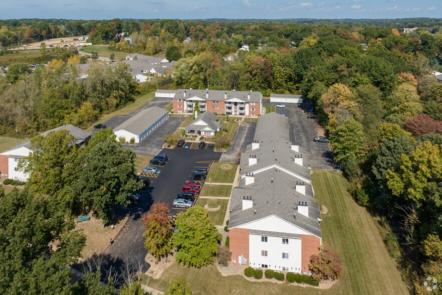 Aerial Photo - Grandeur Apartments