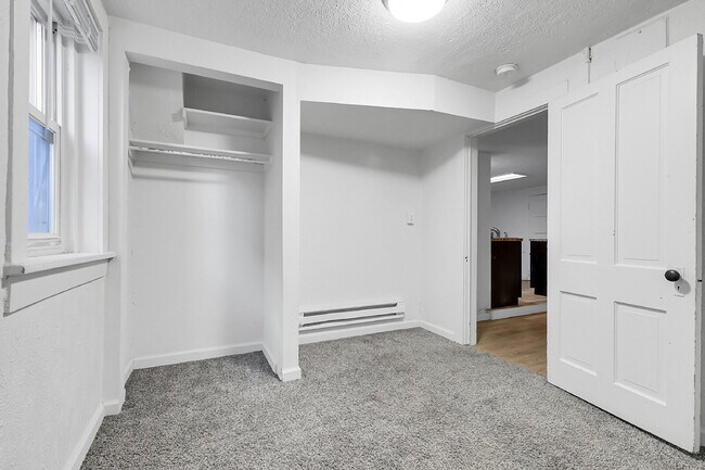 Building Photo - $1,395.00 - 2 Beds, 1 Bath, Condo in Denve...
