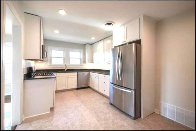 Building Photo - 1415 Newfield Ln