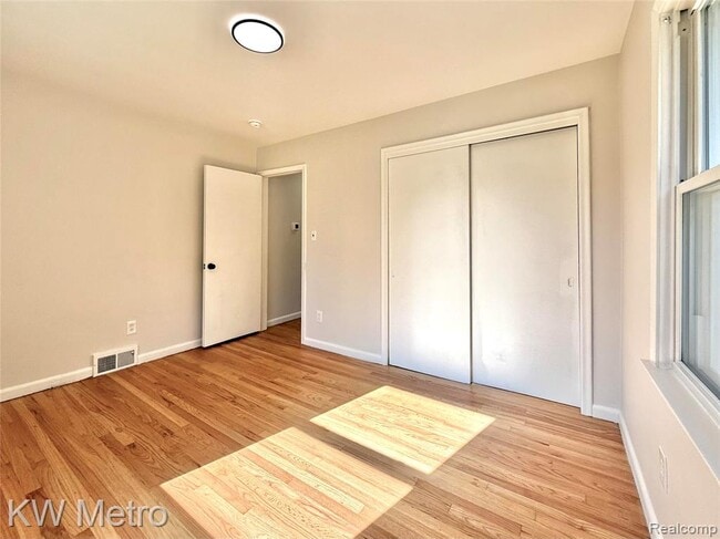 Building Photo - 2180 Vernier Rd