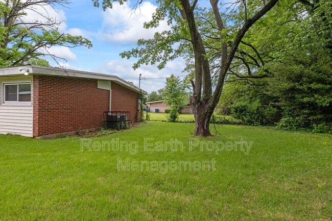 Building Photo - 6452 Evergreen Blvd