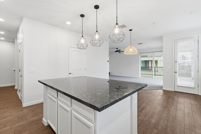 Building Photo - 1250 Abbey Ln