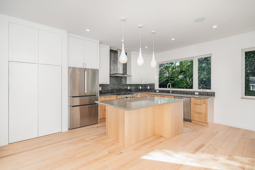 Building Photo - 515 W Lenoir St