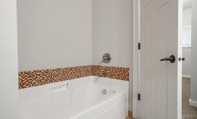 Building Photo - Beautiful and Spacious Single Family Condo in Fantastic NE Salem Location