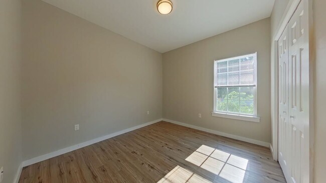 Building Photo - 605 Williams Ave