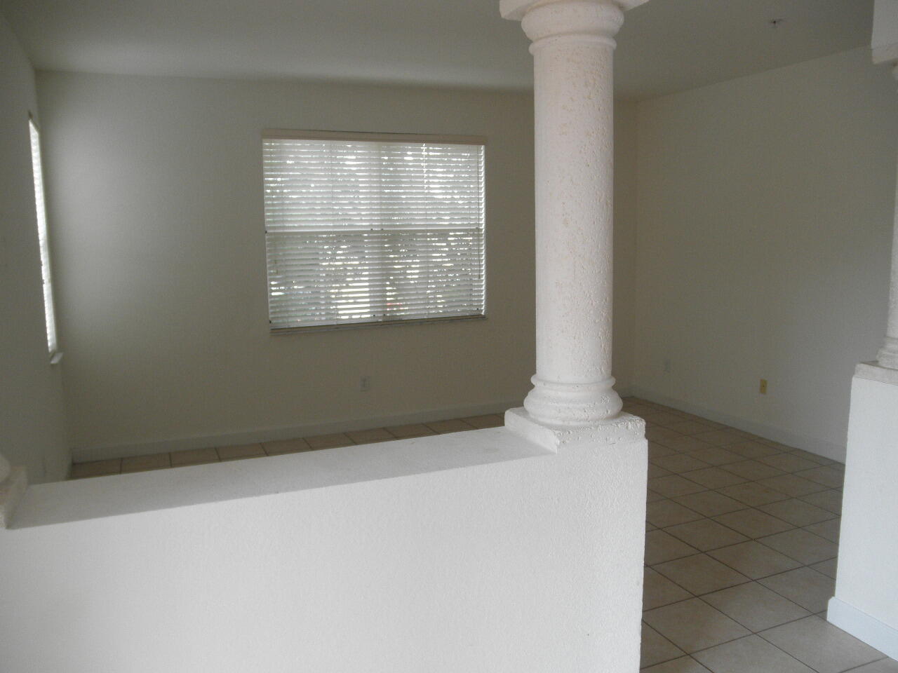 Building Photo - 2147 Shoma Dr