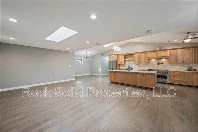 Building Photo - 753 Latigo Loop
