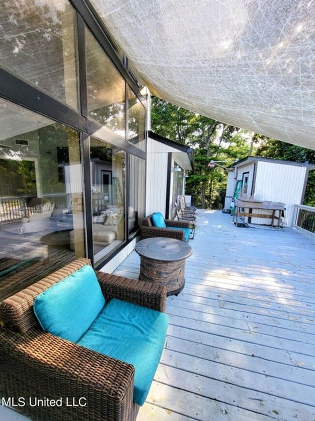 Building Photo - Riverfront Living with Private Boat Launch