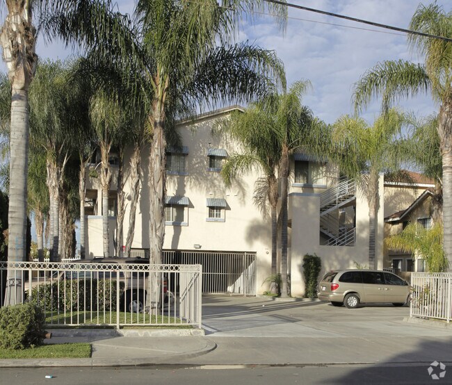 Primary Photo - 5841 Kingman Ave