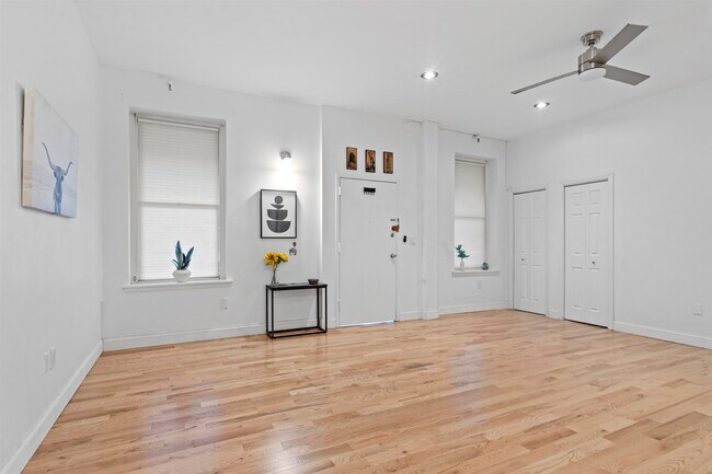 Building Photo - 187 Wayne St