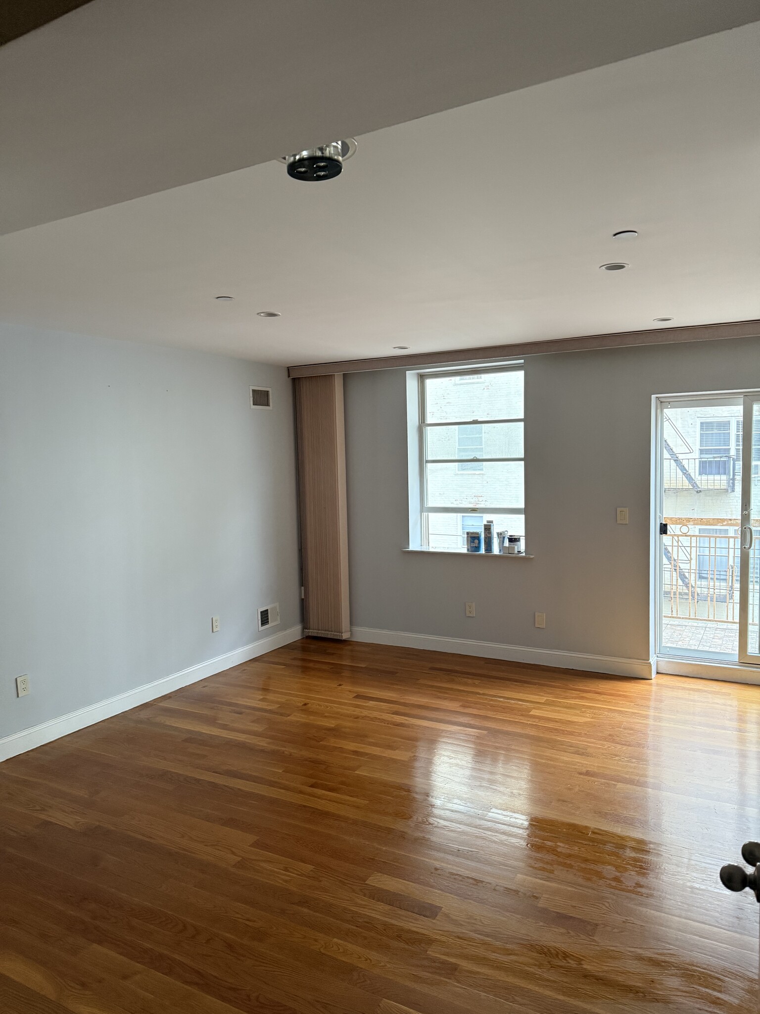 Building Photo - 1762 E 19th St