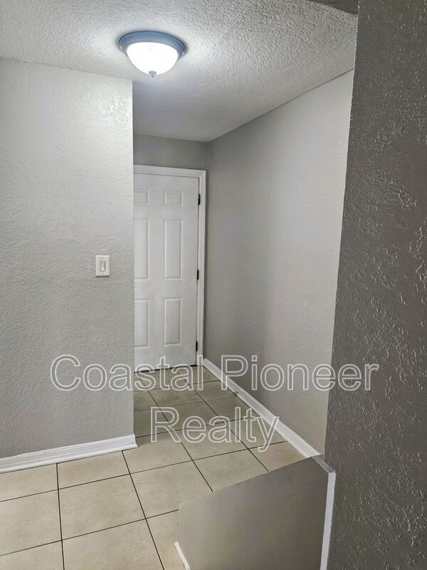 Building Photo - 7549 Abonado Rd