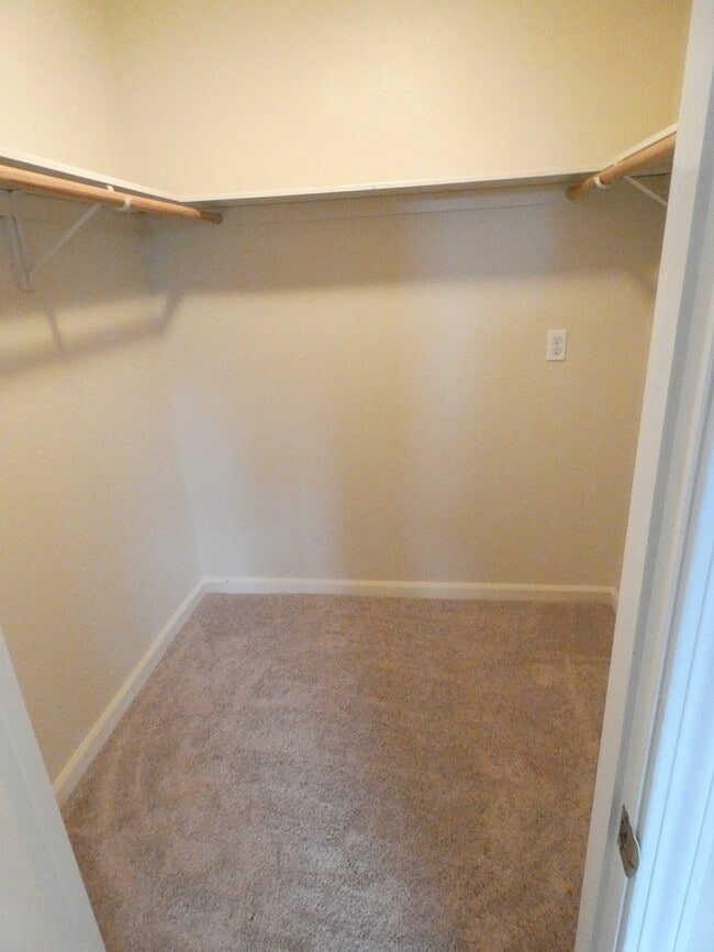 Building Photo - 4 bedroom, 2 bathroom in Suisun City