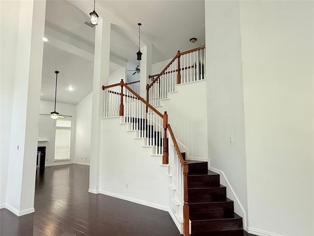 Building Photo - 1313 Baythorne Dr