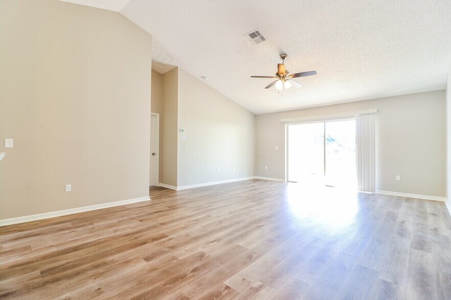 Building Photo - 5601 Brookdale Way