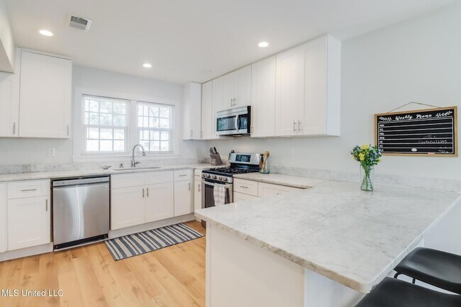 Building Photo - 187 Bilmarsan Dr