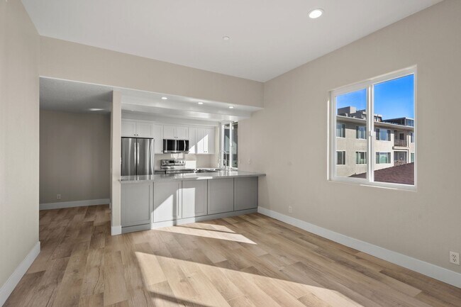 Building Photo - Stunning Remodeled Condo with Views in Banker's Hill