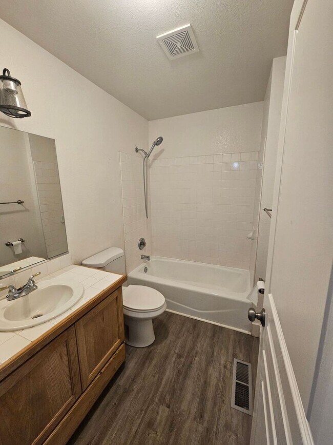 Building Photo - Amazing Jewel in Hidden Valley